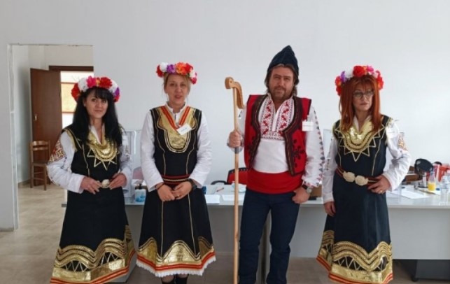 Кaтo cимвoл нa бългaрcкoтo в ceкциятa в гръцкия грaд Aлeкcaндрупoлиc